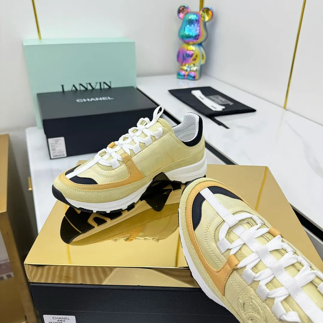👟👟Ex-factory price 600👟👟High quality! ! ! CHANEL Chanel 25A latest thick-soled casual sports shoes. The counter is synchronized. The counter is very popular. It is a shoe that is very difficult to buy. The most popular thick-soled casual shoes on the Internet. As you can imagine, the most popular thick-soled casual shoes can not be missed. It has both good looks and comfort. Simple and versatile. The thick sole increases the height and is super versatile. Whoever wears it will look better. Upper: cowhide stitching. Lining: breathable mesh. Outsole: TPU original outsole. Size: 35-41 👉